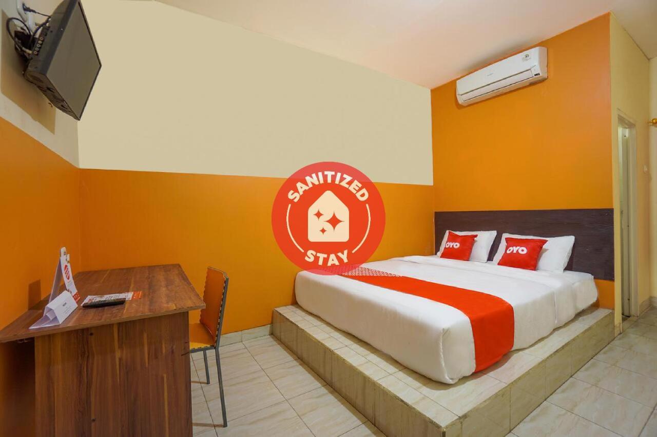 Hotel Super Oyo 2639 Oxy Townhouse à Manado Extérieur photo