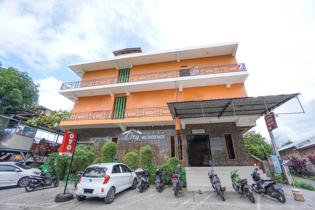 Hotel Super Oyo 2639 Oxy Townhouse à Manado Extérieur photo