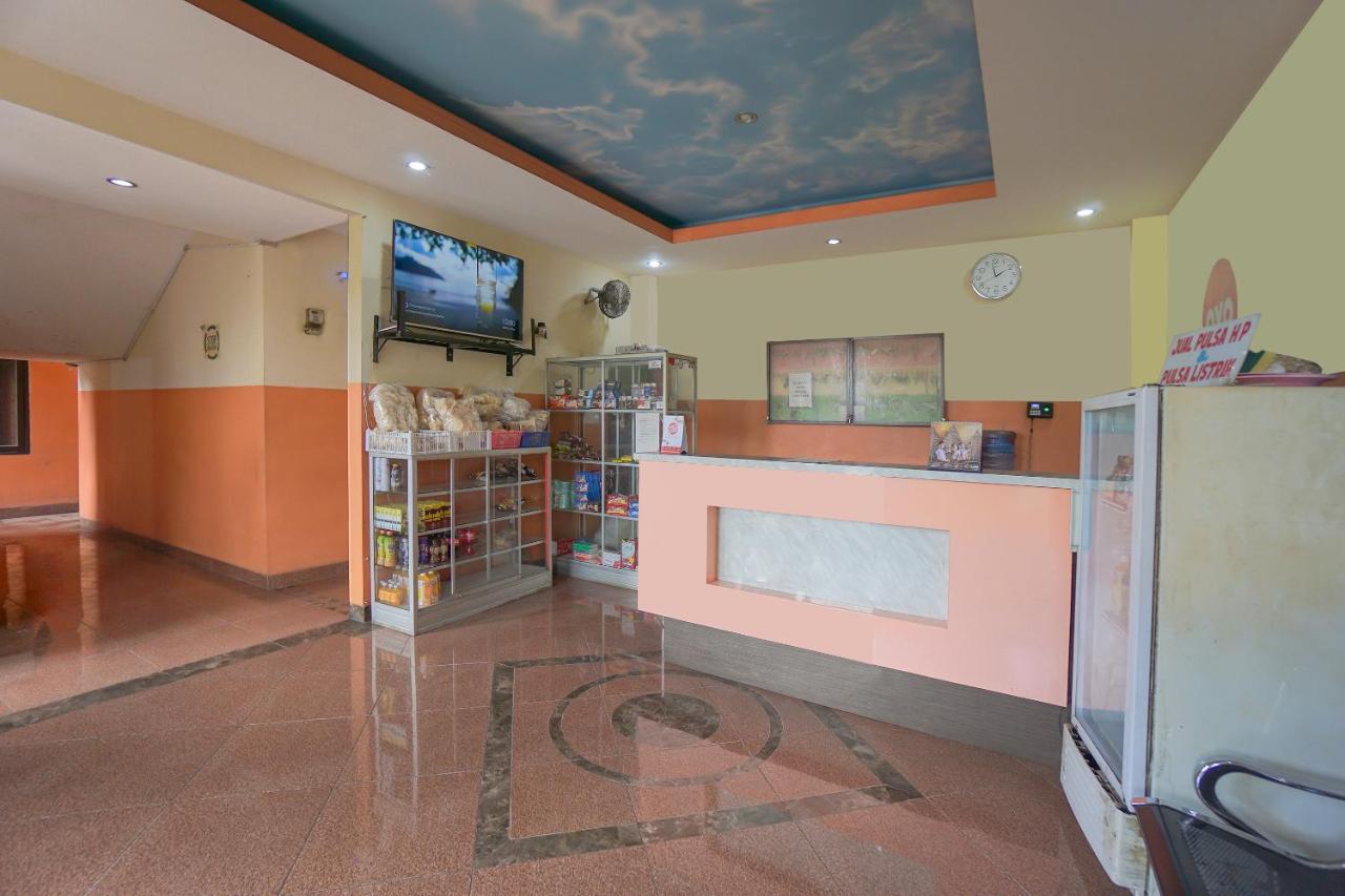 Hotel Super Oyo 2639 Oxy Townhouse à Manado Extérieur photo