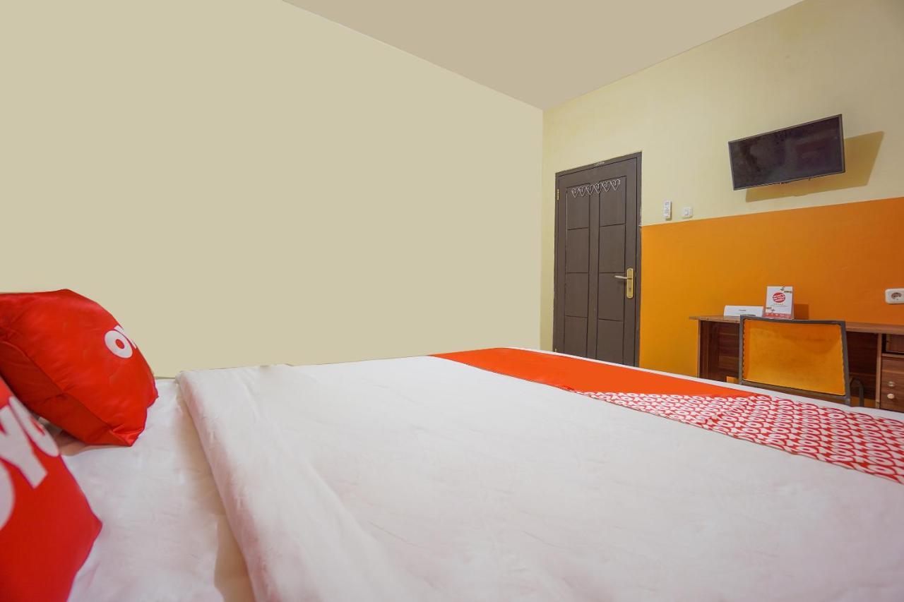 Hotel Super Oyo 2639 Oxy Townhouse à Manado Extérieur photo