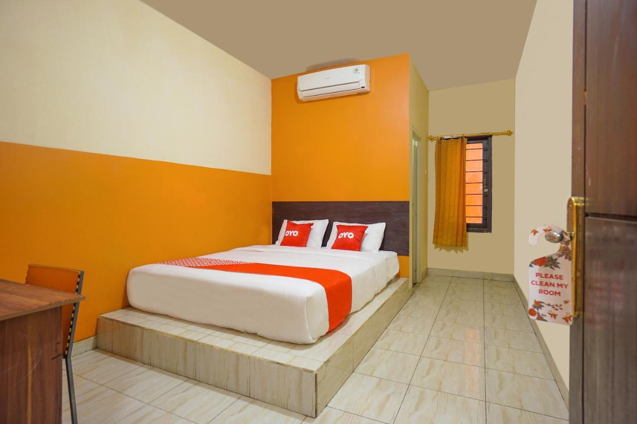 Hotel Super Oyo 2639 Oxy Townhouse à Manado Extérieur photo