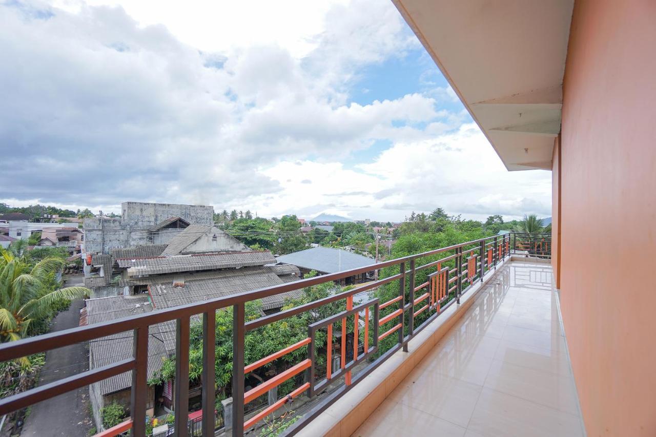 Hotel Super Oyo 2639 Oxy Townhouse à Manado Extérieur photo