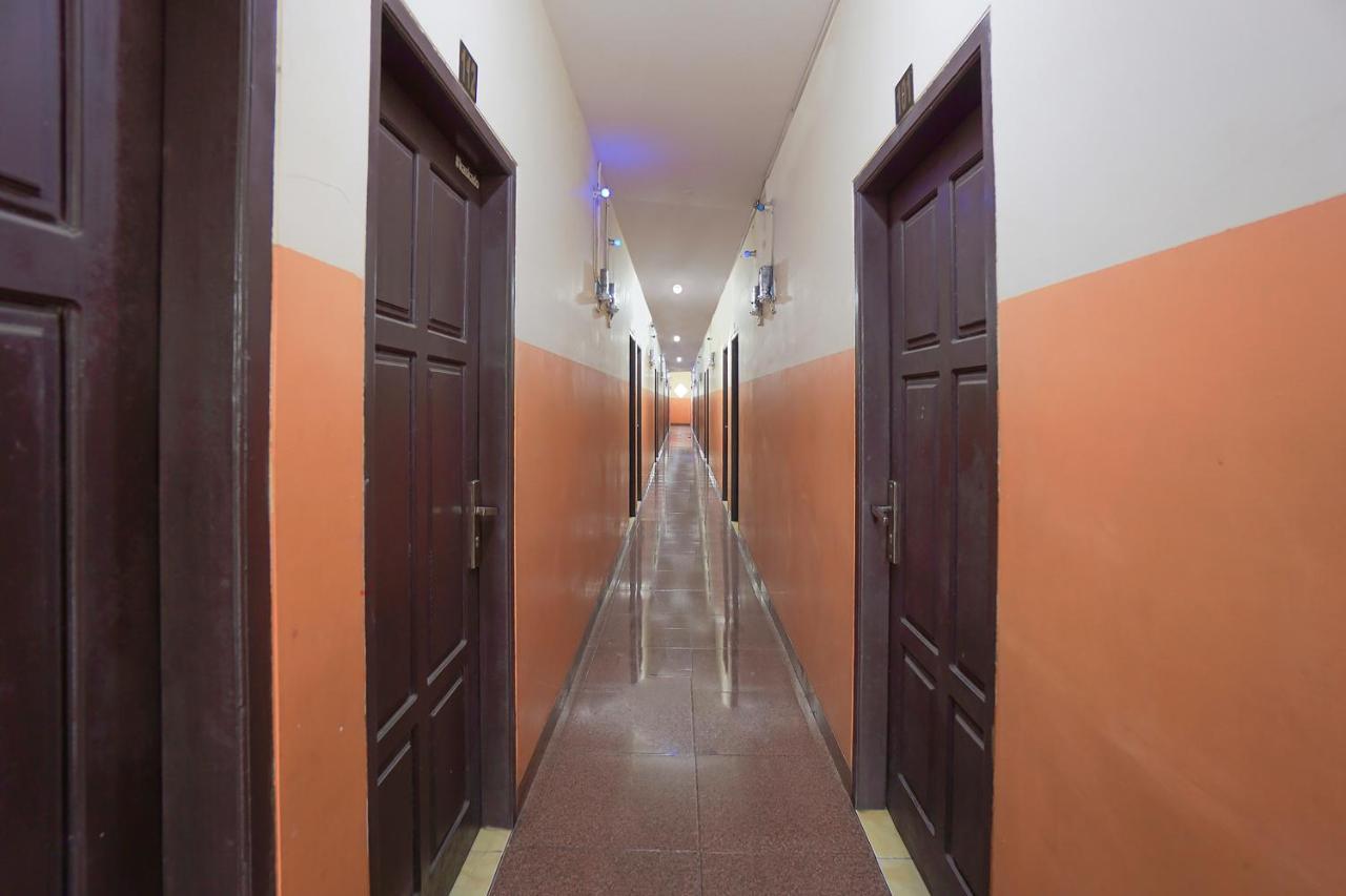 Hotel Super Oyo 2639 Oxy Townhouse à Manado Extérieur photo