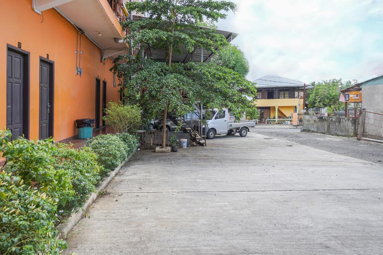 Hotel Super Oyo 2639 Oxy Townhouse à Manado Extérieur photo